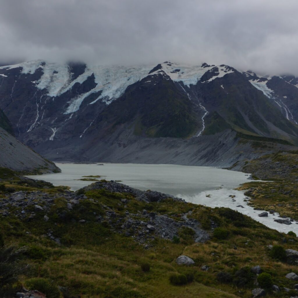 Blick auf den Mueller Gletscher über den Mueller Lake